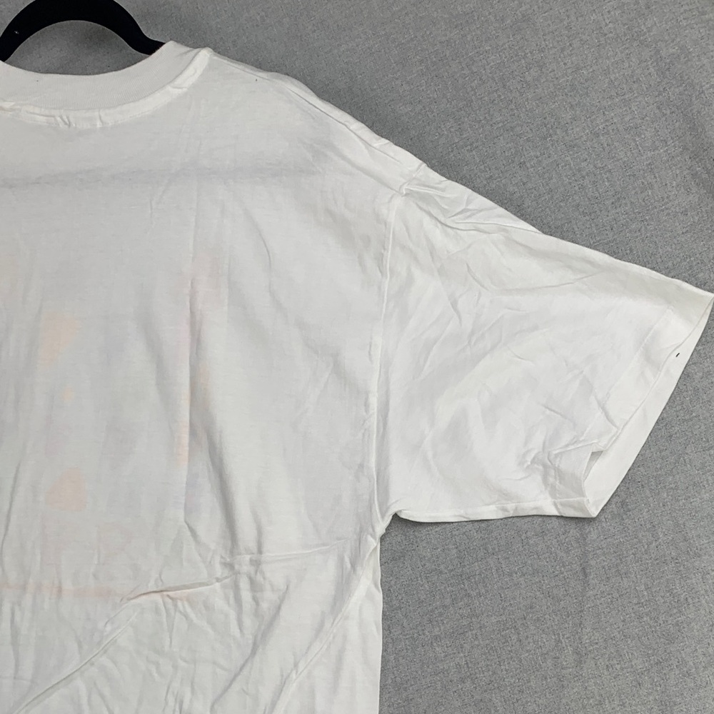 Vibrant Graphic Tee with San Francisco Design - Picture 17 of 17